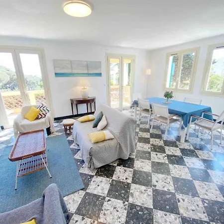 A Proximite De La De L'almanarre Hyères