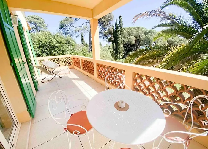 A Proximite De La De L'almanarre *