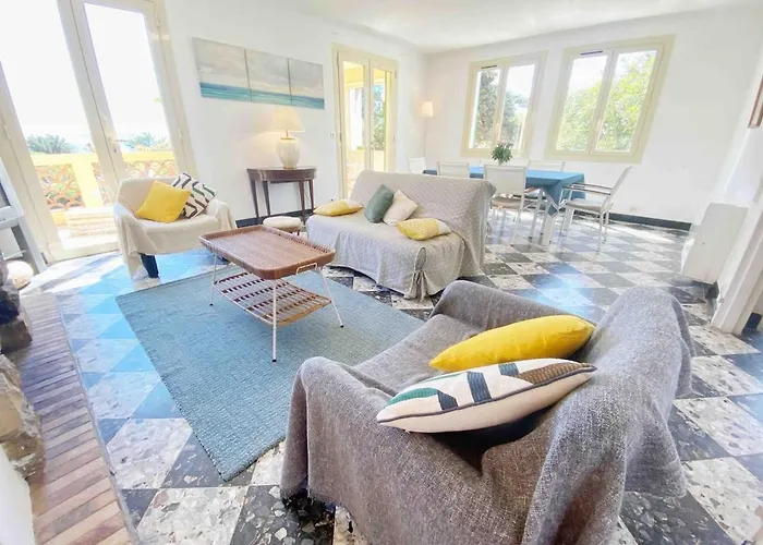 A Proximite De La De L'almanarre *