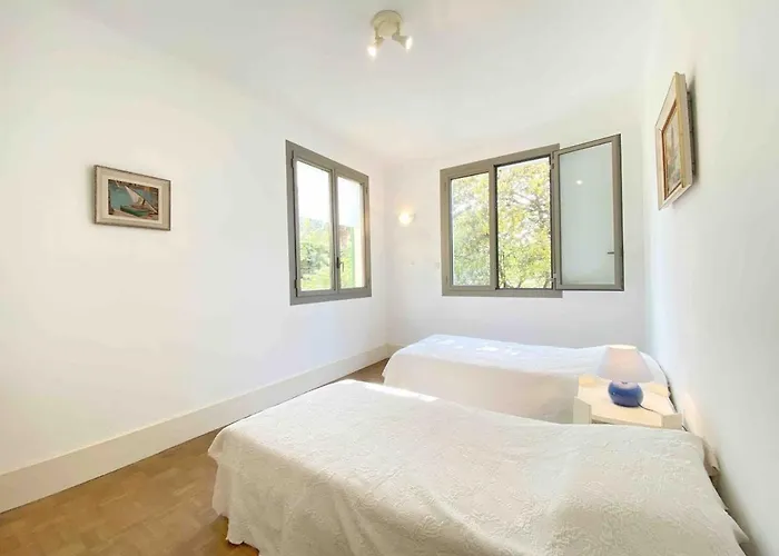 فيلة A Proximite De La De L'almanarre Hyères