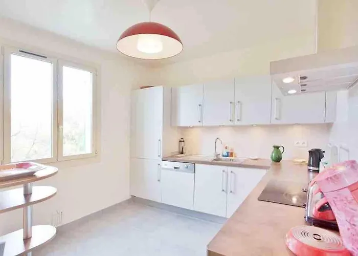 A Proximite De La De L'almanarre Hyères